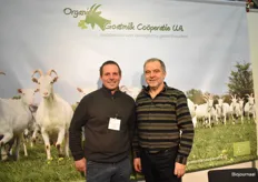 Johan Devreese (rechts) en Jan van Tilburg (links) van Organic Goat Milk coöperatie waren op de beurs voor het contact met leden, om mensen te leren kennen en voor potentiële afnemers.